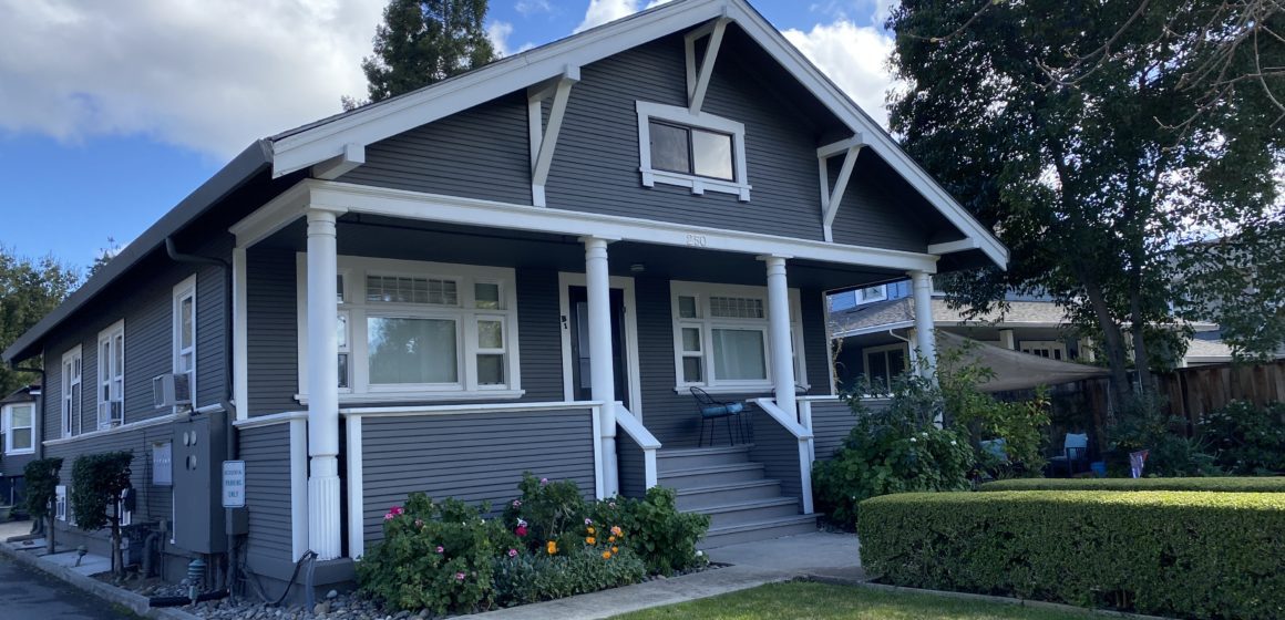 A home with a lawn in Los Gatos