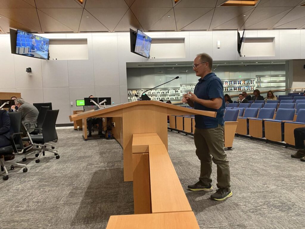 Sunnyvale Lakewood neighborhood resident Richard Lesher speaks at the Sunnyvale city council podium