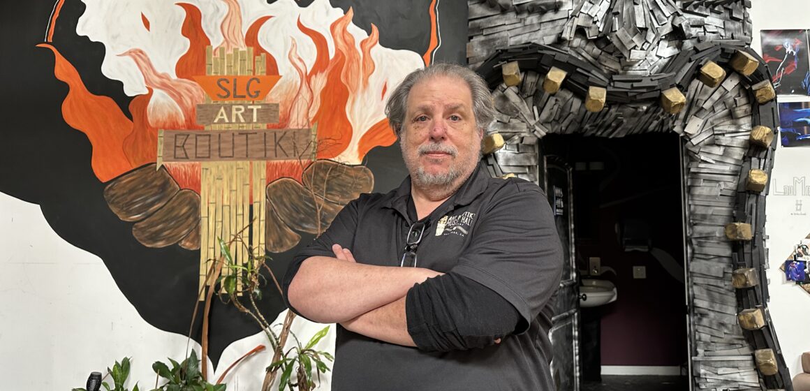 Dan Vado and the massive Tiki head at the bathroom entrance. Photo by Robert Eliason.