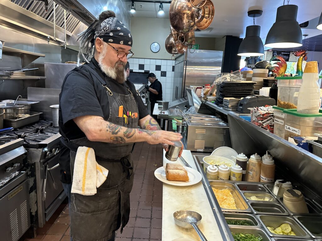 Ron Levi finishing the Monte Cristo Reeto. Photo by Robert Eliason.