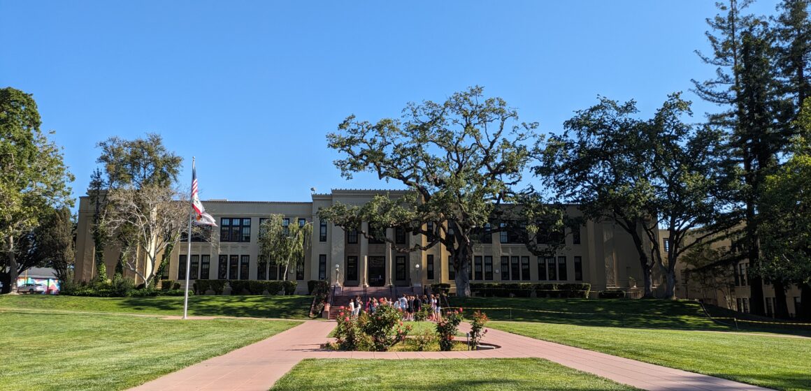 The Los Gatos High School lawn leading up to the main building