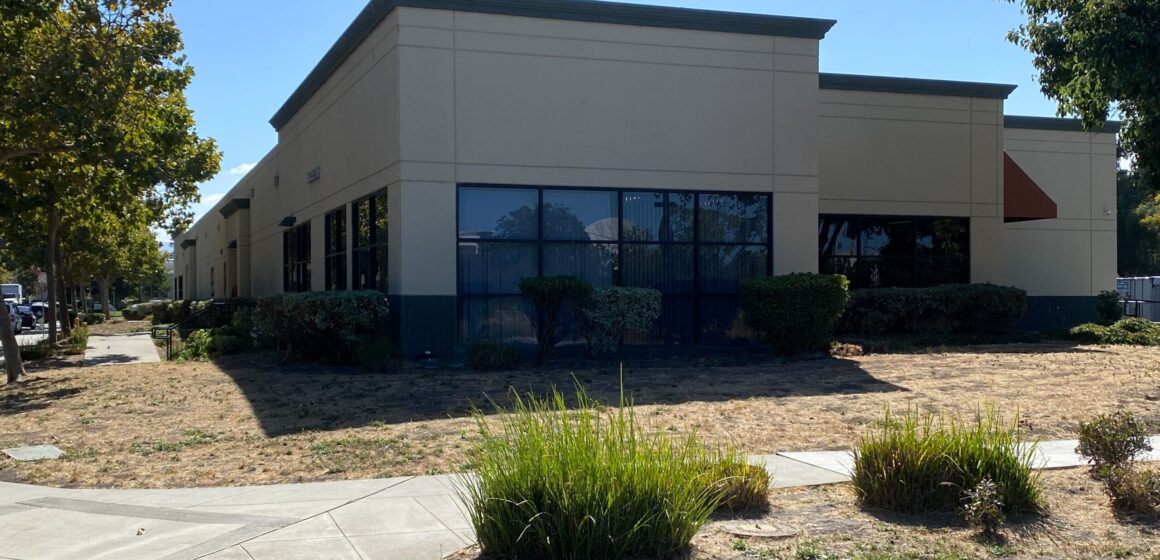 Exterior of the Sunnyvale Family Shelter, a long single floored building at the corner of Hamlin Court.