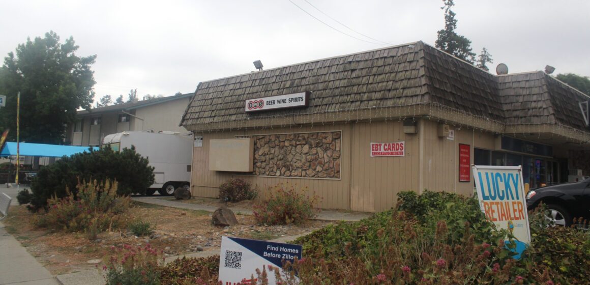 The exterior of a liquor store